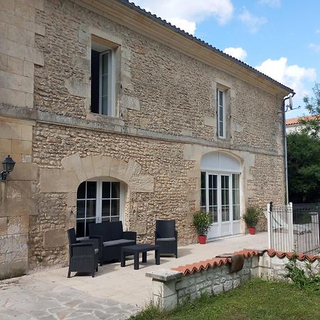 Bed and breakfast les Ormes de Belluire Extérieur photo