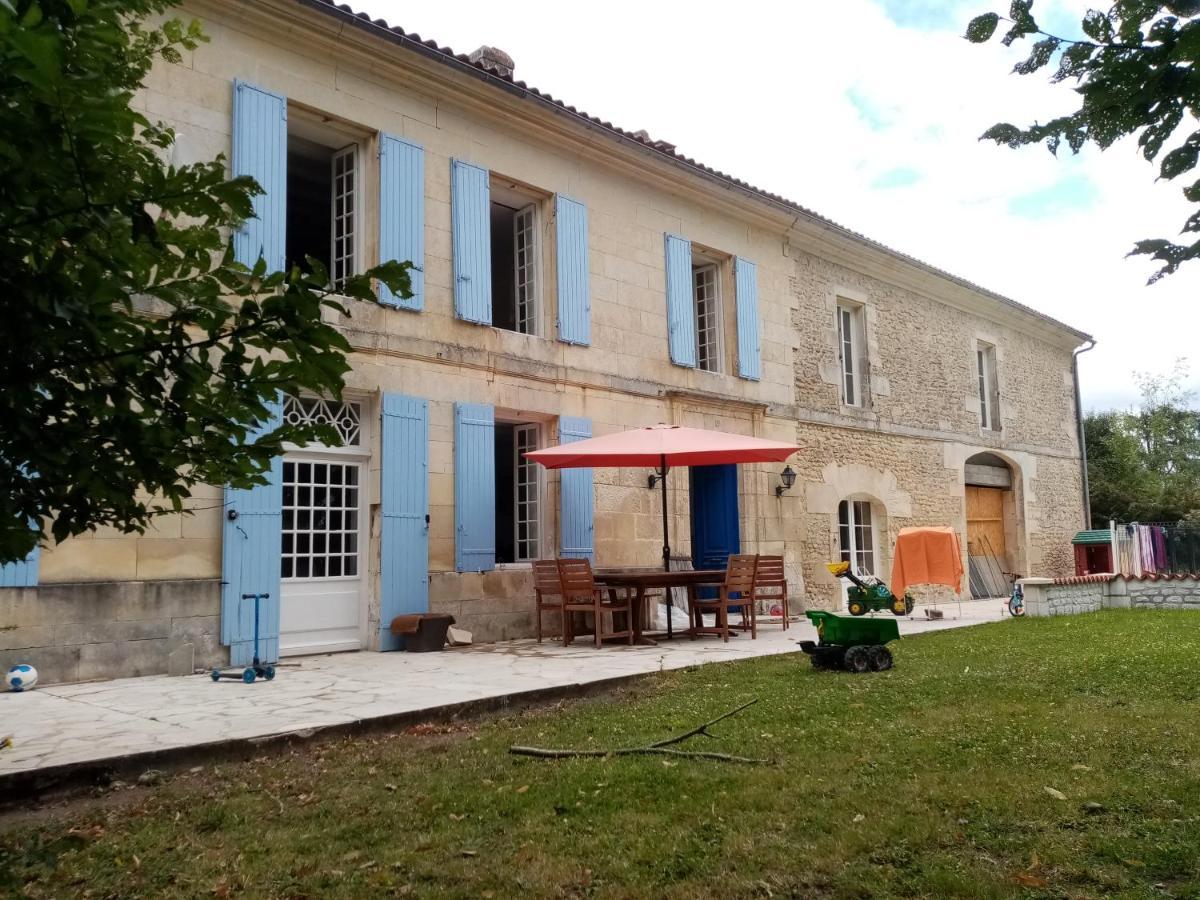 Bed and breakfast les Ormes de Belluire Extérieur photo