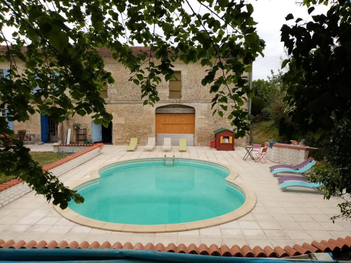 Bed and breakfast les Ormes de Belluire Extérieur photo
