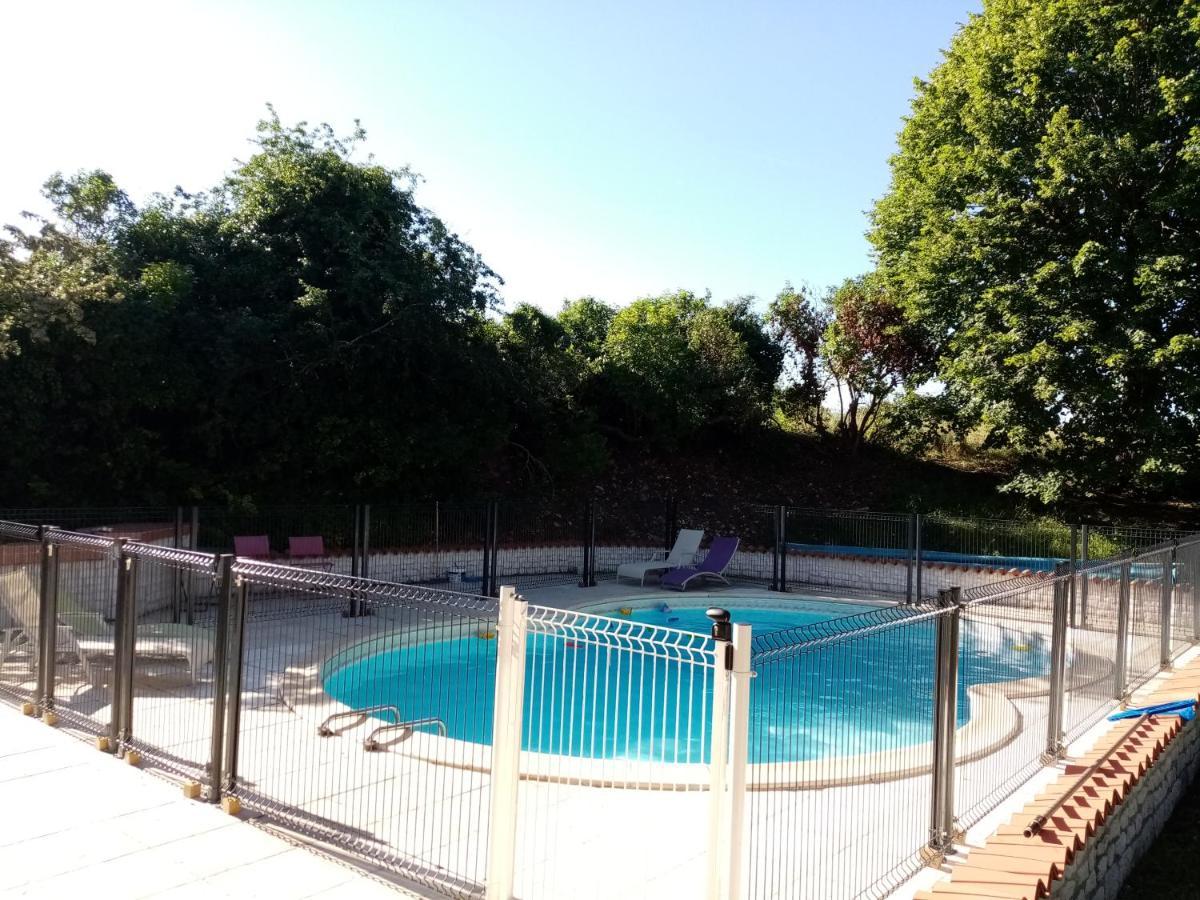 Bed and breakfast les Ormes de Belluire Extérieur photo