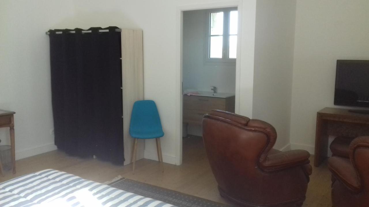 Bed and breakfast les Ormes de Belluire Extérieur photo