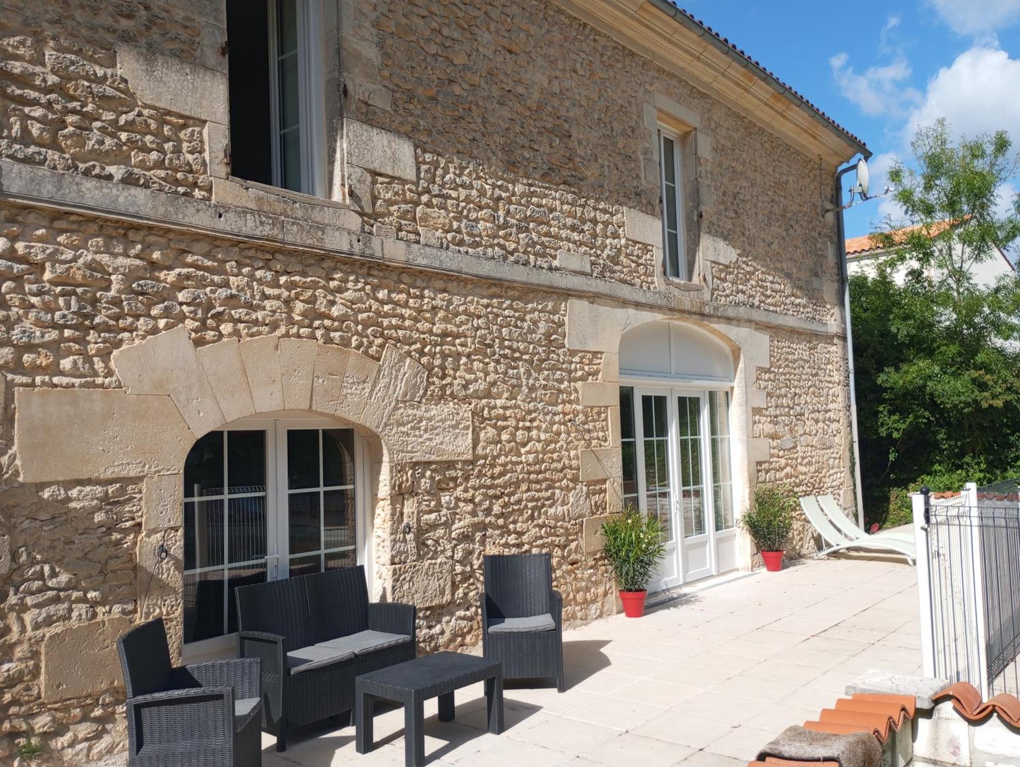 Bed and breakfast les Ormes de Belluire Extérieur photo